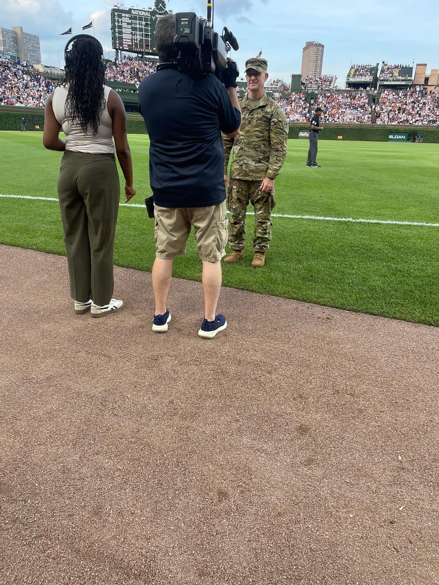 IL_Natl_Guard's tweet image. The Illinois Army National Guard's Command Sgt. Maj. Daniel Butte, the CSM for the 1st Battalion, 178th Infantry Regiment, was honored at the Chicago Cubs game on June 17. CSM Butte returned from the Middle East with his battalion in April.