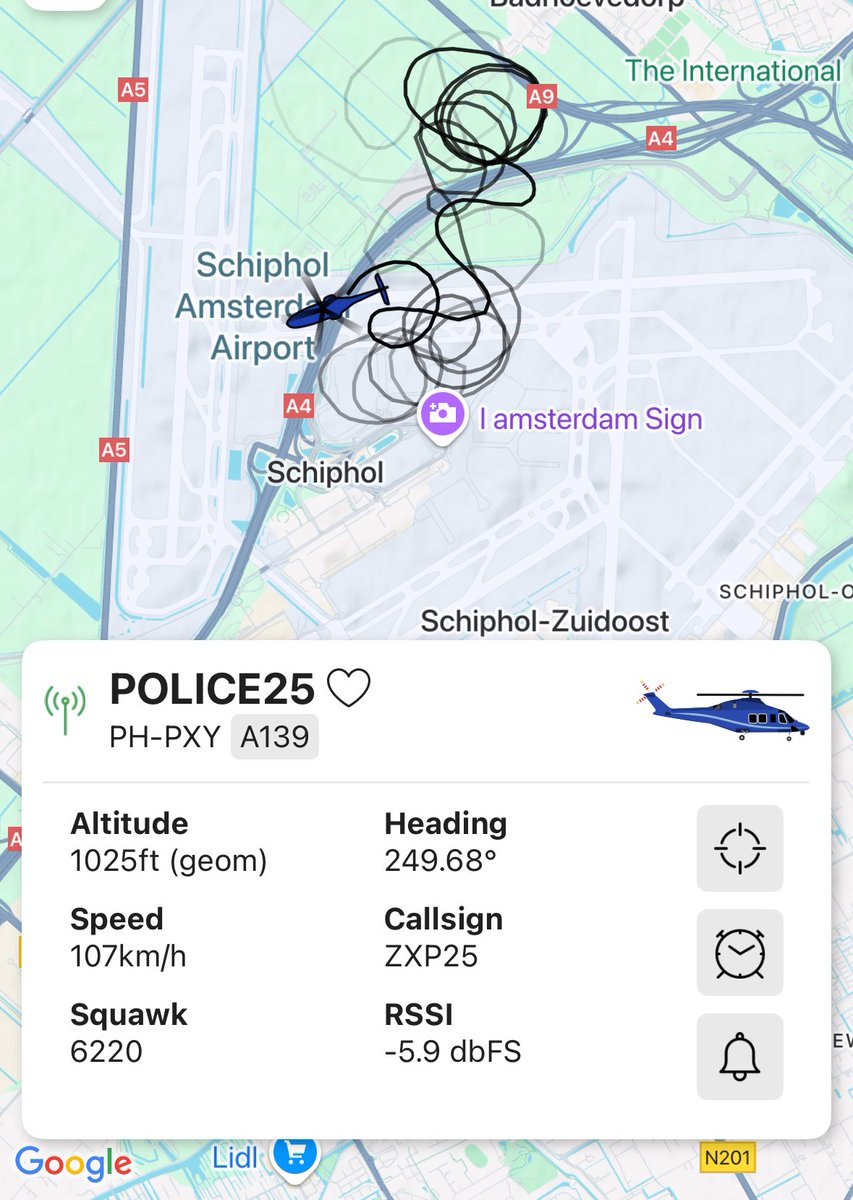 Permanente surveillante van de politiehelikopter boven Schiphol nu Trump geland is!