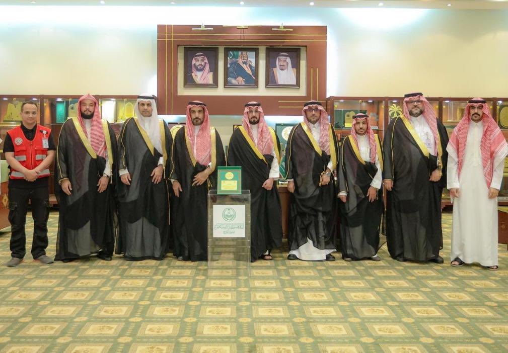 سمو محافظ #الخرج يكرِّم #هيئة_الأمر_بالمعروف والنهي عن المنكر بالمحافظة ضمن الجهات المشاركة في مركز خدمة #ضيوف_الرحمن.