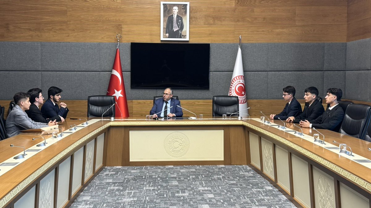 📍TBMM

📌 KİT Komisyonu toplantımızda şirketlerin 2021–2022 yılı denetimlerini gerçekleştirdik.

📌 Türkiye Aile Meclisi ve Adalet Platformu üyelerini misafir ettik.

📌 “Kon Parlamento” çatısı altında çalışmalar yürüten Konya’daki liseli gençlerle bir araya gelerek projeleri