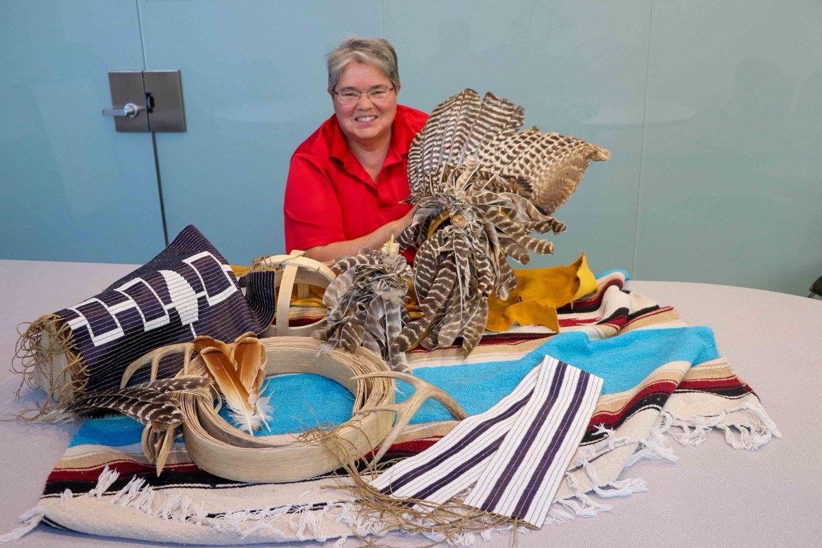 #BrockU's Assistant Professor of Educational Studies Sherri Vansickle is guiding a meaningful exploration into the teachings and practices of the Haudenosaunee Gustowah headdress. Learn more ➡️ loom.ly/YeyKTHY
