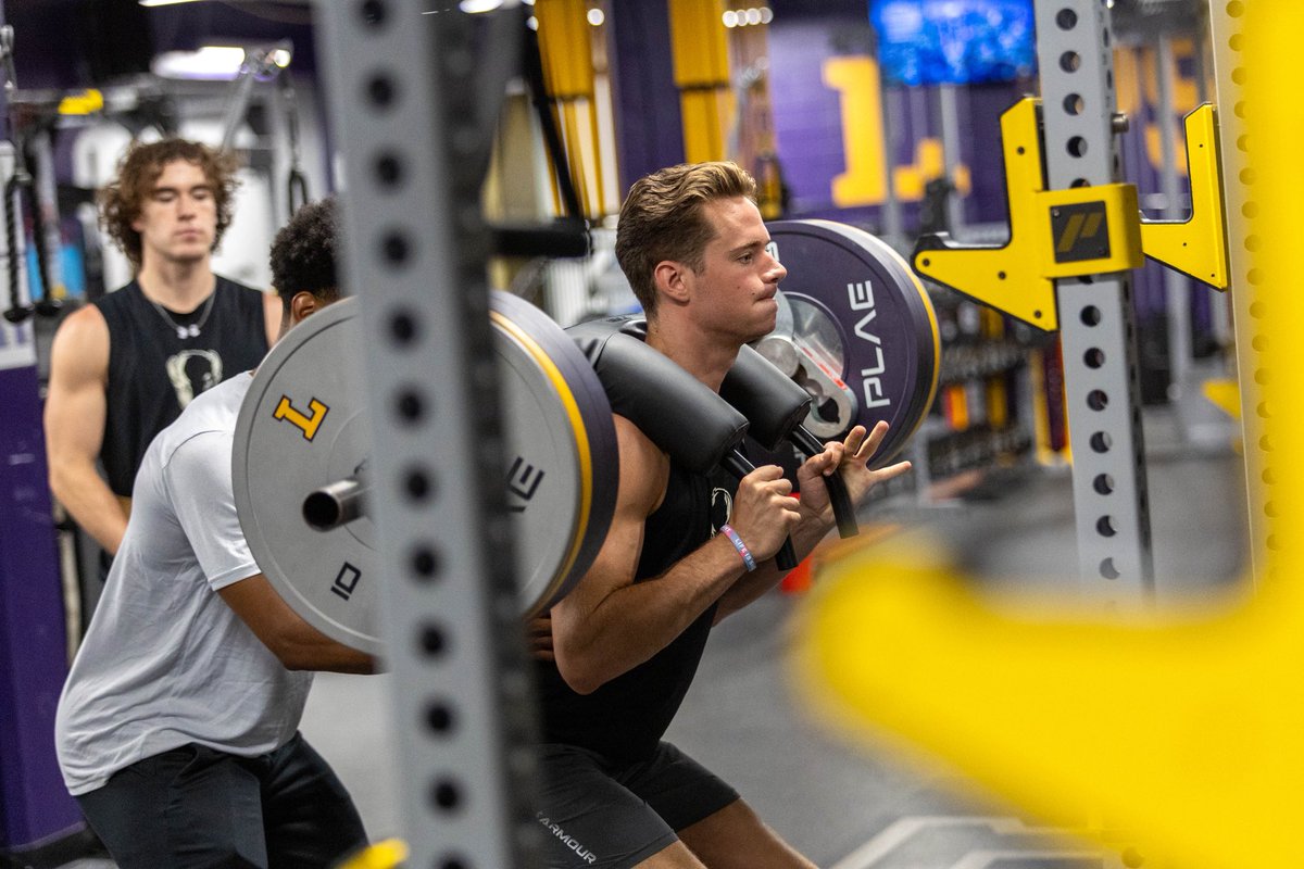 LipscombMBB's tweet image. Gains

#IntoTheStorm ⛈️ l #HornsUp 🤘