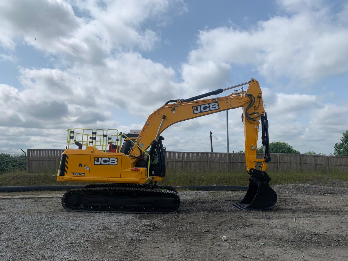 A smooth installation of a JCB 220X for another valued customer 👷‍♂️💪

This powerful machine is now ready to get to work on site, delivering strength, precision, and reliability where it matters most. 

#JCB220X #ExcavatorInstall #GunnJCB