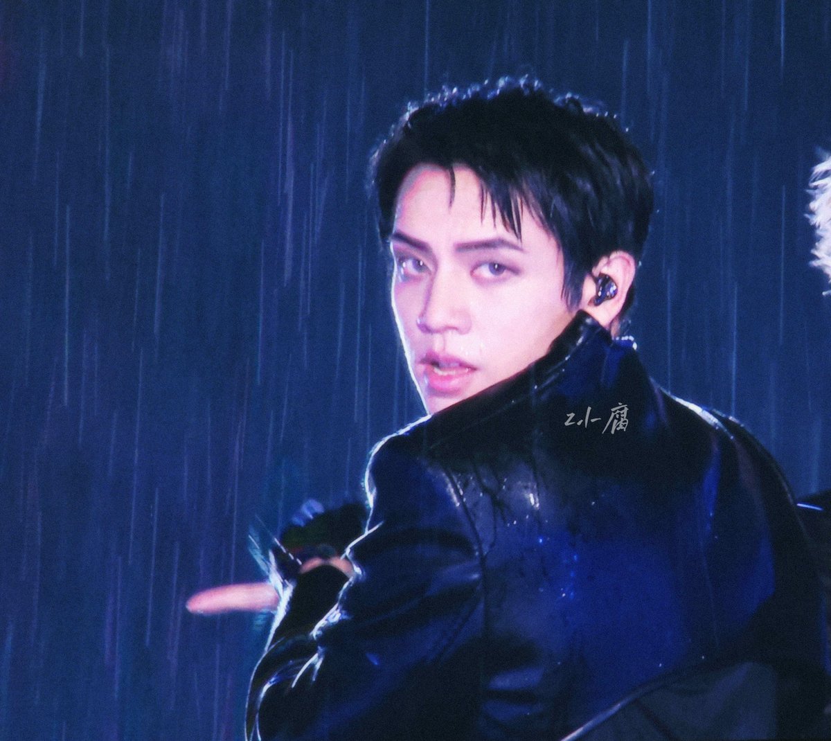 yangcilang_'s tweet photo. DPR IAN  
Vietnam Kstar

The combination of rainy scenery and blue tones gives a sense of destiny🖤
#DPR #DPRIAN #BAROM #KStarSparkVietnam #KSTAR #KStar 

@DPRIAN_ https://t.co/piGXc3LWzk