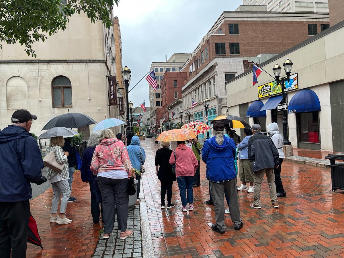CTrides's tweet image. Helping riders feel confident and connected one ride at a time! 🚌
We partnered with the Bristol Senior Center, CTtransit, and Naugatuck Valley COG for a hands-on Transit Try-It Day! Participants learned how to ride CTfastrak and enjoyed a group outing to downtown Hartford.