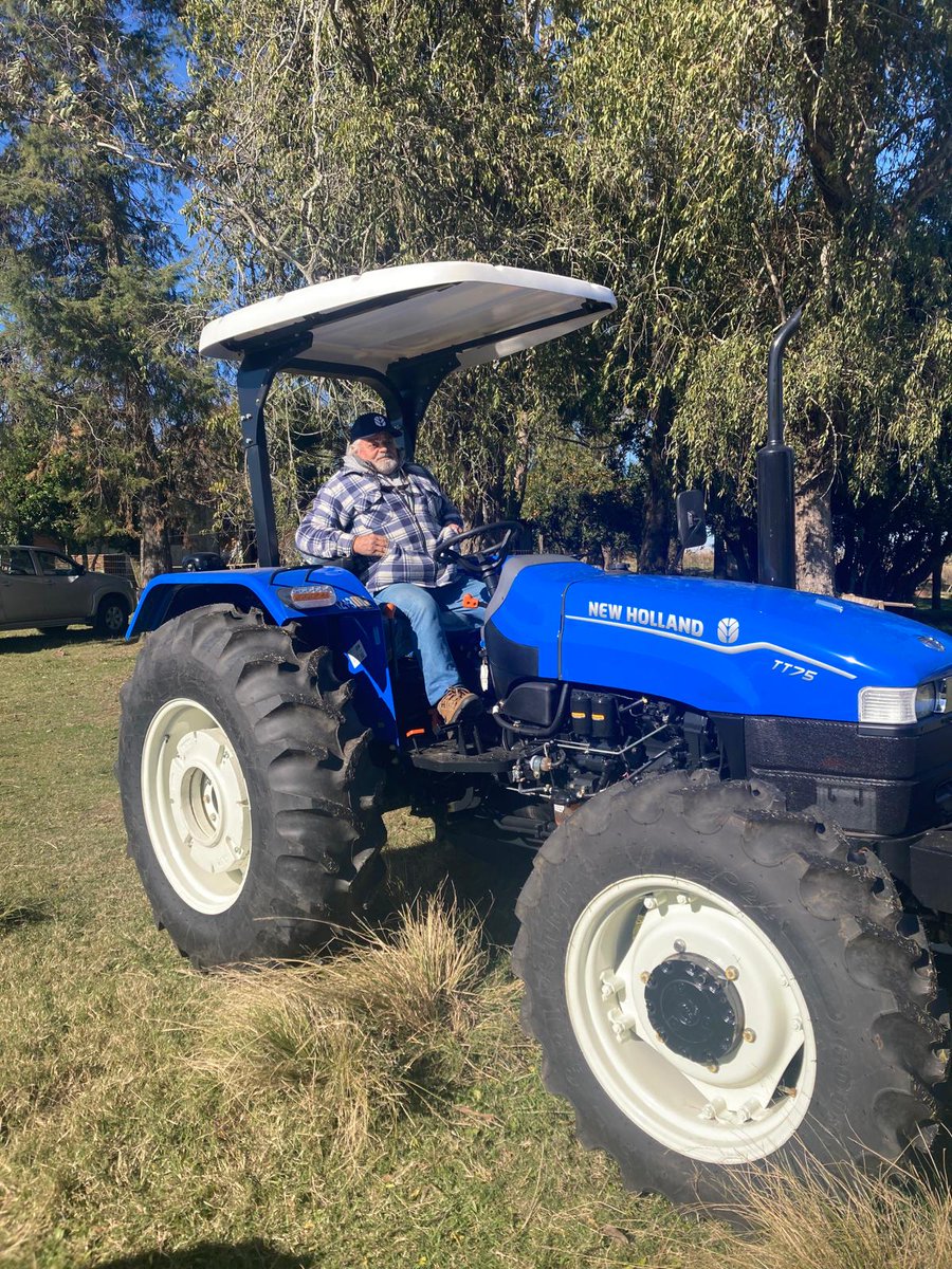 corporacionuy's tweet image. A CAMPO | Junto a productores en distintas zonas del país, demostraciones que presentan las ventajas de los sistemas de trabajo #NewHolland  
Cercanía, servicio postventa.
Cerca tuyo de verdad 🤝

#Comasa #CorporacionDeMaquinaria