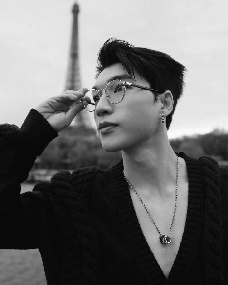 fchieuthuhai's tweet photo. Are you ready? We are ready @LouisVuitton 

Make some noise for HIEUTHUHAI

HIEUTHUHAI in Paris for LVMenSS26
#HIEUTHUHAIxLVMenSS26 https://t.co/Q3uxZH2bHn