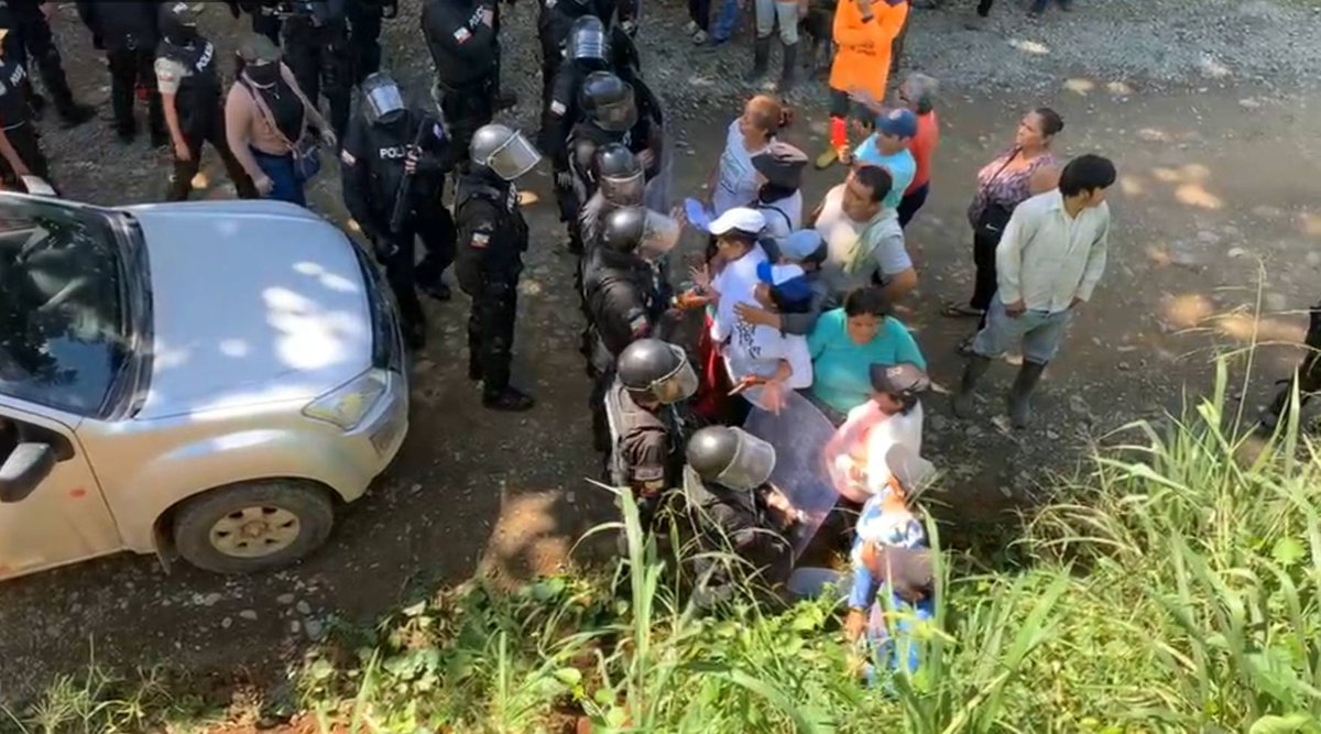 Esta acción, ordenada por el Gobierno y en complicidad con la empresa, busca callar la legítima protesta de quienes defienden el agua, el territorio y la vida frente a la devastación minera.
Responsabilizamos al Gobierno por esta agresión y exigimos el cese inmediato de la