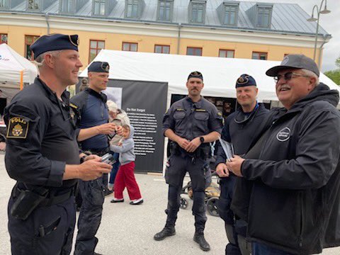 PowerUpUkraine's tweet image. We at Power Up Ukraine is generally the techy kind. So at #almedalen in @UkrainskaHubben we’ve helped out in many ways. We streamed, we mixed the sound, we helped fix two power outages in the hub, the latter with our big @EcoFlowTech Pro. Thx for today, new challenges tomorrow!