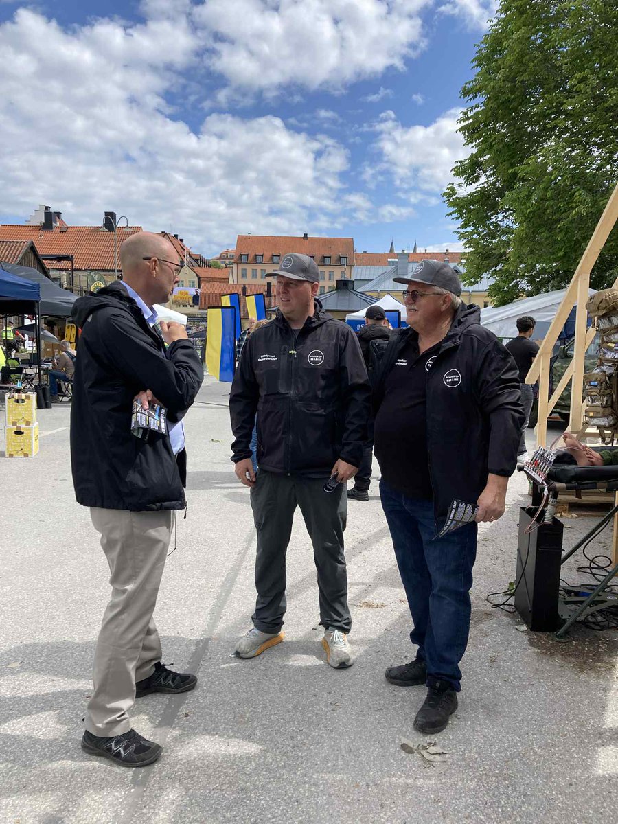 PowerUpUkraine's tweet image. We at Power Up Ukraine is generally the techy kind. So at #almedalen in @UkrainskaHubben we’ve helped out in many ways. We streamed, we mixed the sound, we helped fix two power outages in the hub, the latter with our big @EcoFlowTech Pro. Thx for today, new challenges tomorrow!