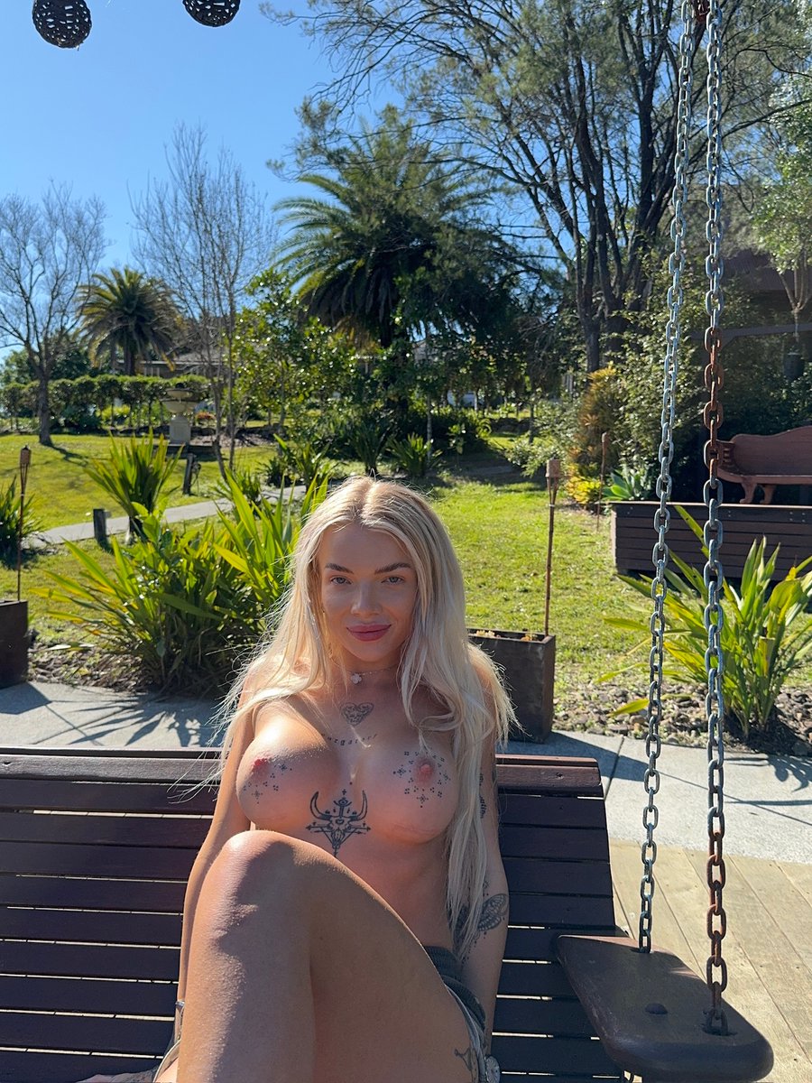 I don’t bite… unless you ask nicely 😈