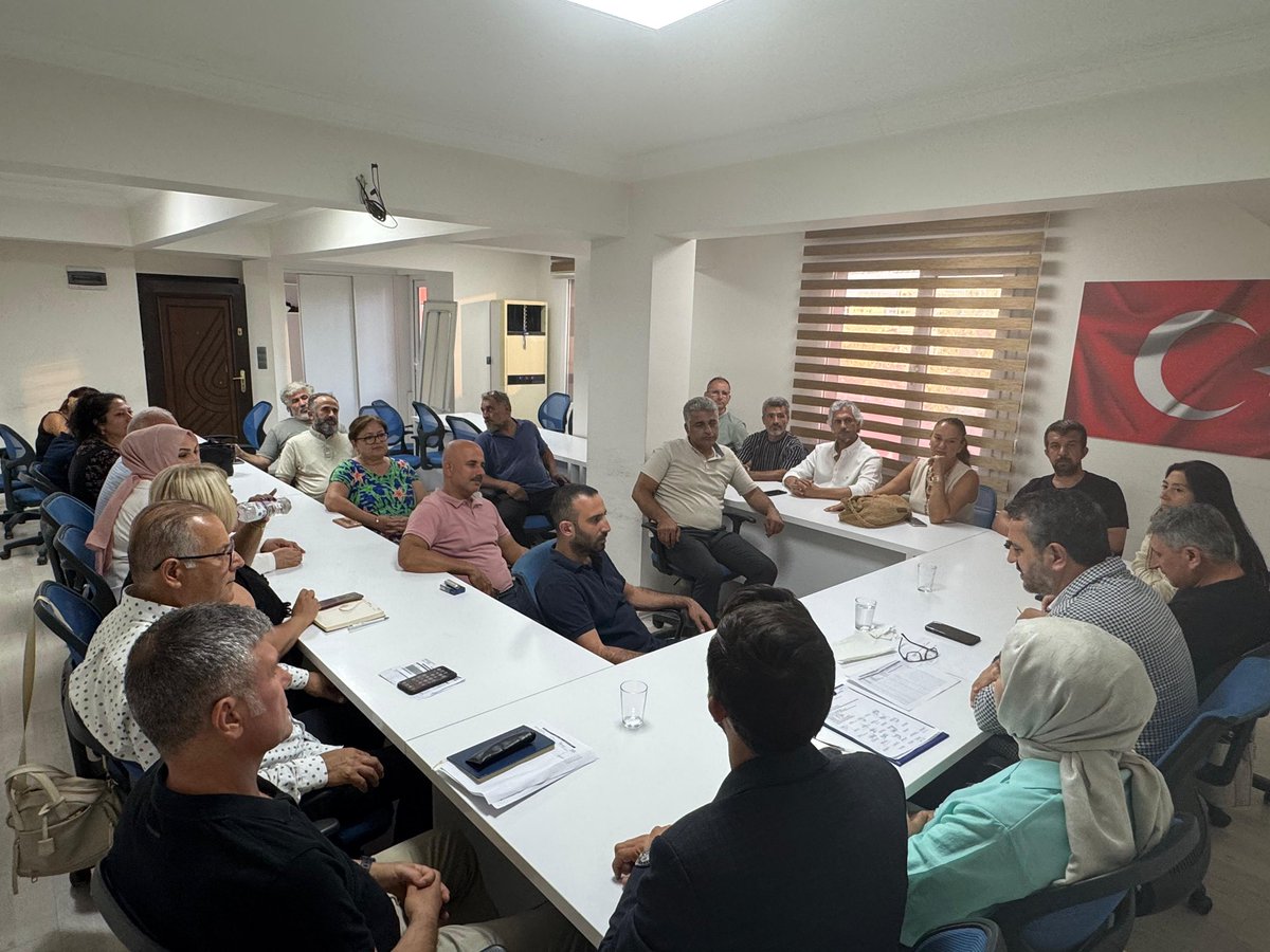 İlçe Başkanımız Sn. <a href="/TarkanDuzman/">Tarkan DÜZMAN</a> ‘ın başkanlığında haftalık olağan yönetim kurulu toplantımızı gerçekleştirdik.