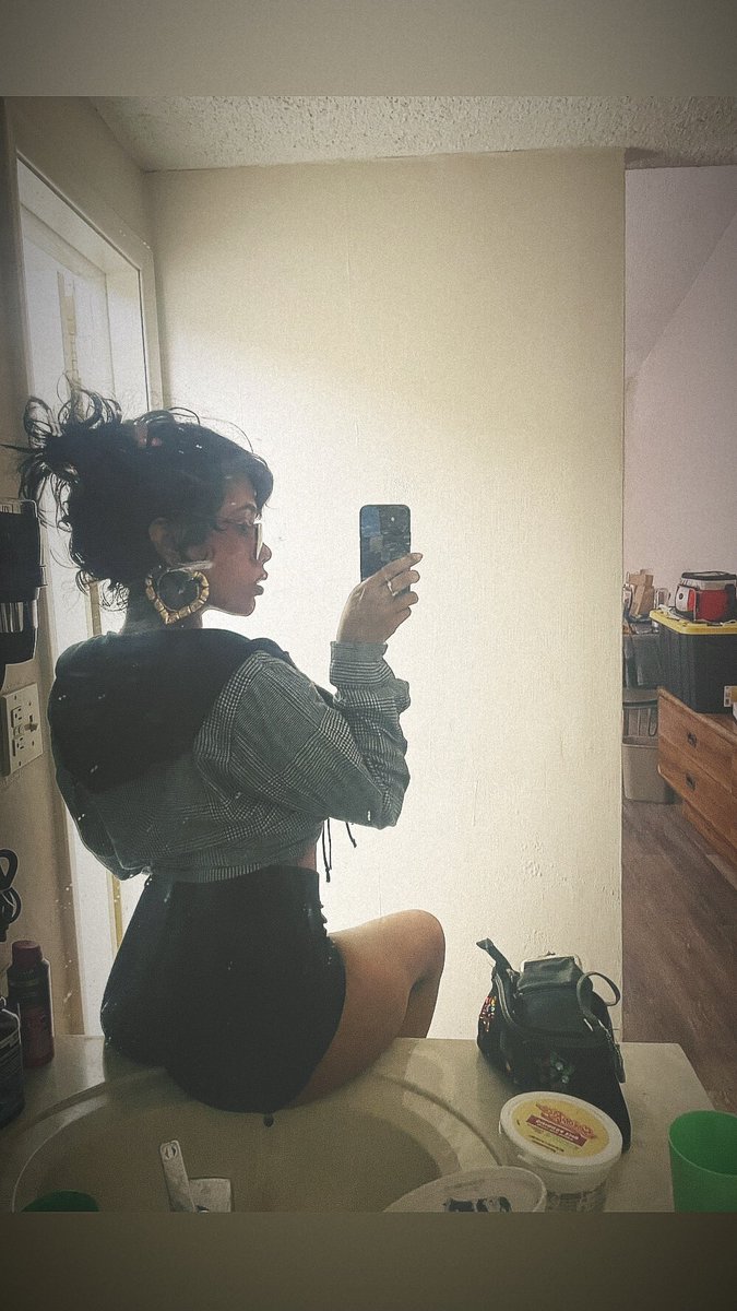 princessveennn's tweet photo. if you’re interested in buying content hmu papi 💘 #sellinggg #content #buyingcontnent https://t.co/d9jPS0x6UR