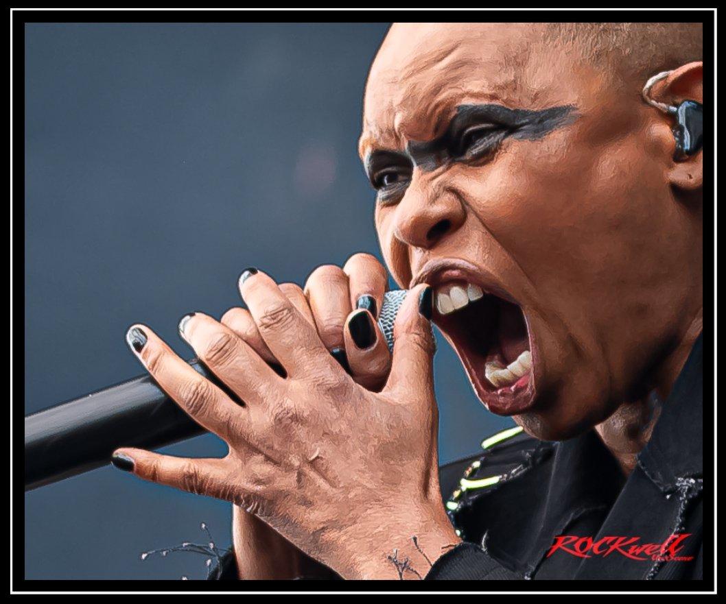 aliwiseman's tweet image. When @MagazineUnscene owner Kal does the business, you know you're going to get the moneyshot! #Copenhell brought #Denmark and @SkunkAnansie brought you #newmusic plusold favourites! 
"I hope you're feeling happy now!"
I'm not convinced with this face she's entirely sincere! 🤣