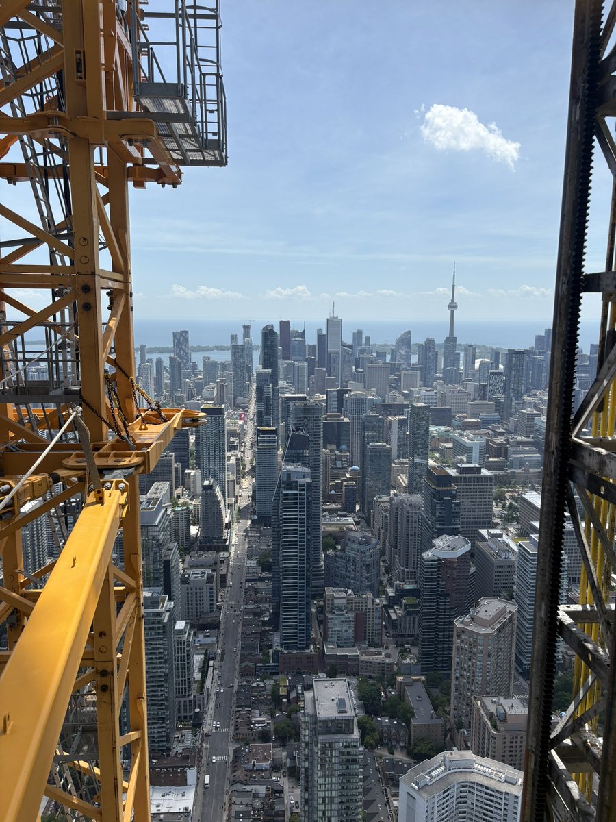 It’s now official! One Bloor West has crossed the supertall threshold, becoming Canada’s first building to hit 300 metres. urbantoronto.ca/news/2025/06/o…

#Toronto #architecture #construction #skyline