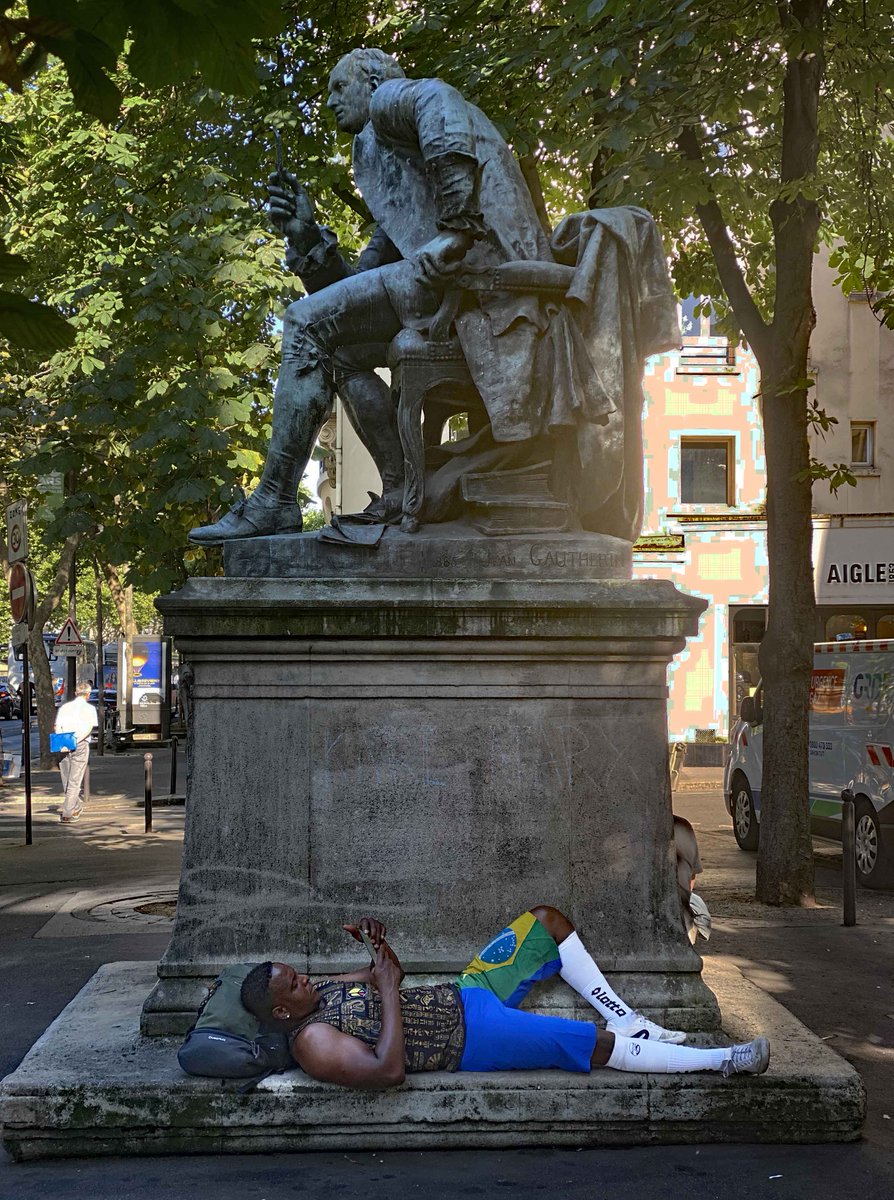 jpquinonero's tweet image. #Diderot #France #multiculturel #sociétémulticulturelle #black #noirs #Parismetis #streetphotography #photographie #fotografía #Leica #iPhone / Diderot, la nueva Francia multicultural y los nuevos países parisinos, étnicos, religiosos, culturales … 
unatemporadaenelinfierno.net/2025/06/24/did… ...