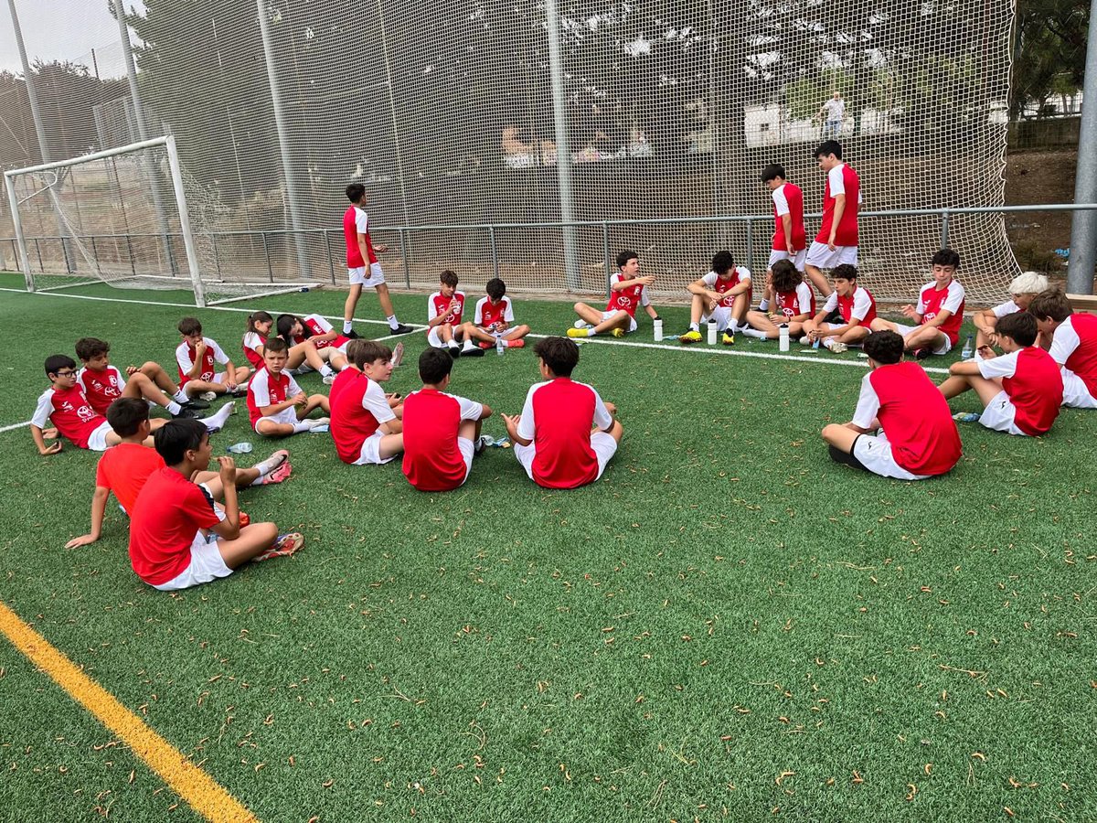 campuschuchij's tweet photo. ⚽ Hemos comenzado nuestro IV Campus de la mejora manera posible.

😍 ¡Ver a nuestros chicos disfrutar... no tiene precio!

👉🏻 Aprender disfrutando es la mejor manera de hacer las cosas.

¡Seguimos!

💜 Somos Palencia https://t.co/YtzhOoqudP