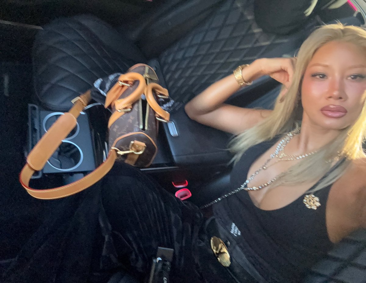 YOON_AMBUSH's tweet image. Heading to @louisvuitton  SS26 COLLECTION  SHOW 🇫🇷🤍

#pfw #paris