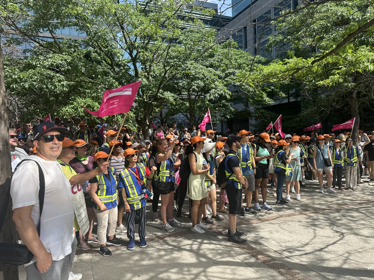 Candace Rennick (@candacerennick) on Twitter photo Proud to be out today in Toronto in support of <a href="/OCEU1750/">OCEU CUPE 1750</a> who have been on the picket line for five weeks across Ontario. These CUPE members are the backbone of Ontario’s workplace safety net. Their fighting spirit is an inspiration! Show your support 👉 cupe.ca/oceu Proud to be out today in Toronto in support of <a href="/OCEU1750/">OCEU CUPE 1750</a> who have been on the picket line for five weeks across Ontario. These CUPE members are the backbone of Ontario’s workplace safety net. Their fighting spirit is an inspiration! Show your support 👉 cupe.ca/oceu