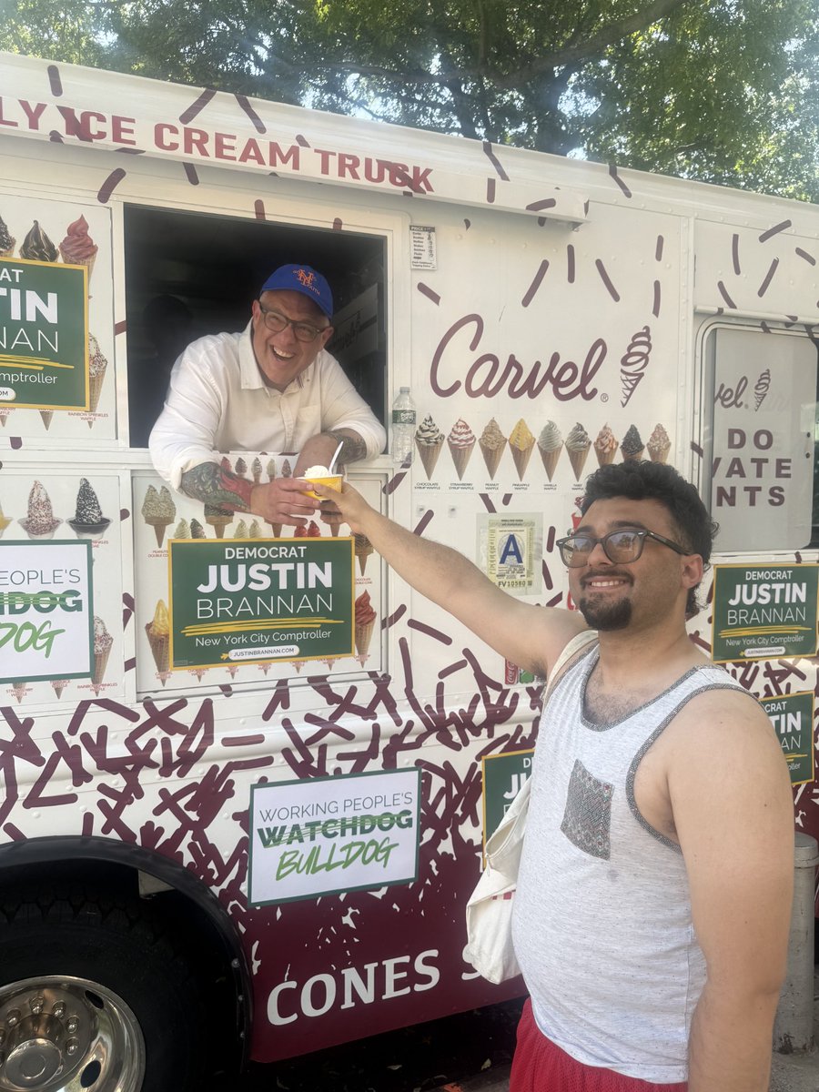 JustinBrannan's tweet photo. Hardcore soft serve. Free ice cream on the corner of St Marks &amp; Underhill. Come get some! 🍦 https://t.co/eeVPldABPl