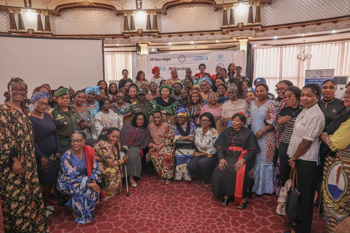 LusengeJ's tweet image. J'ai eu l'honneur de remettre la note de plaidoyer des femmes congolaises pour la cessation des hostilités dans l'Est de la #RDC à la Ministre des Affaires Étrangères, accompagnée de mes sœurs d'Ituri, du Nord Kivu, et de celles de Bukavu en ligne. Ce plaidoyer appelle à des…