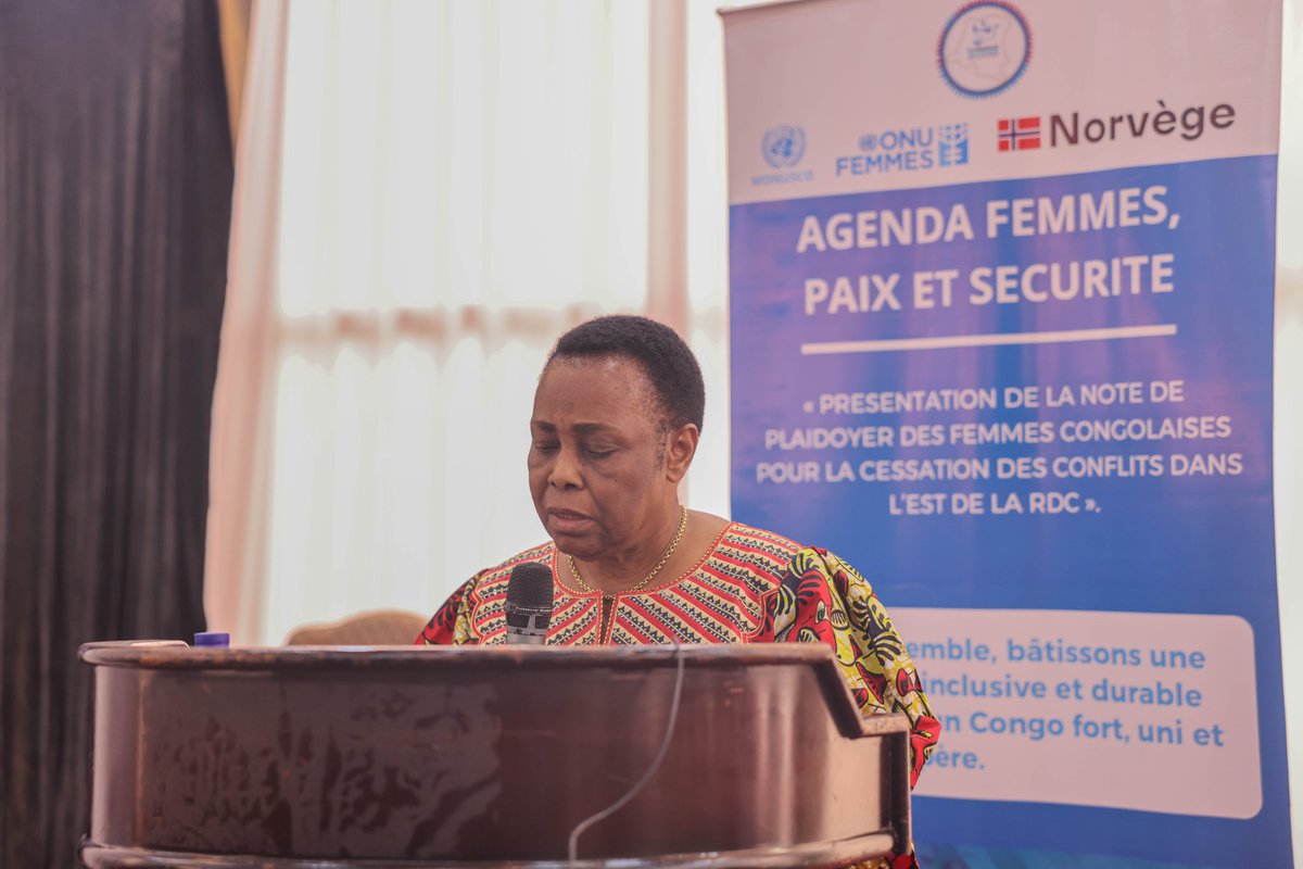 LusengeJ's tweet image. J'ai eu l'honneur de remettre la note de plaidoyer des femmes congolaises pour la cessation des hostilités dans l'Est de la #RDC à la Ministre des Affaires Étrangères, accompagnée de mes sœurs d'Ituri, du Nord Kivu, et de celles de Bukavu en ligne. Ce plaidoyer appelle à des…
