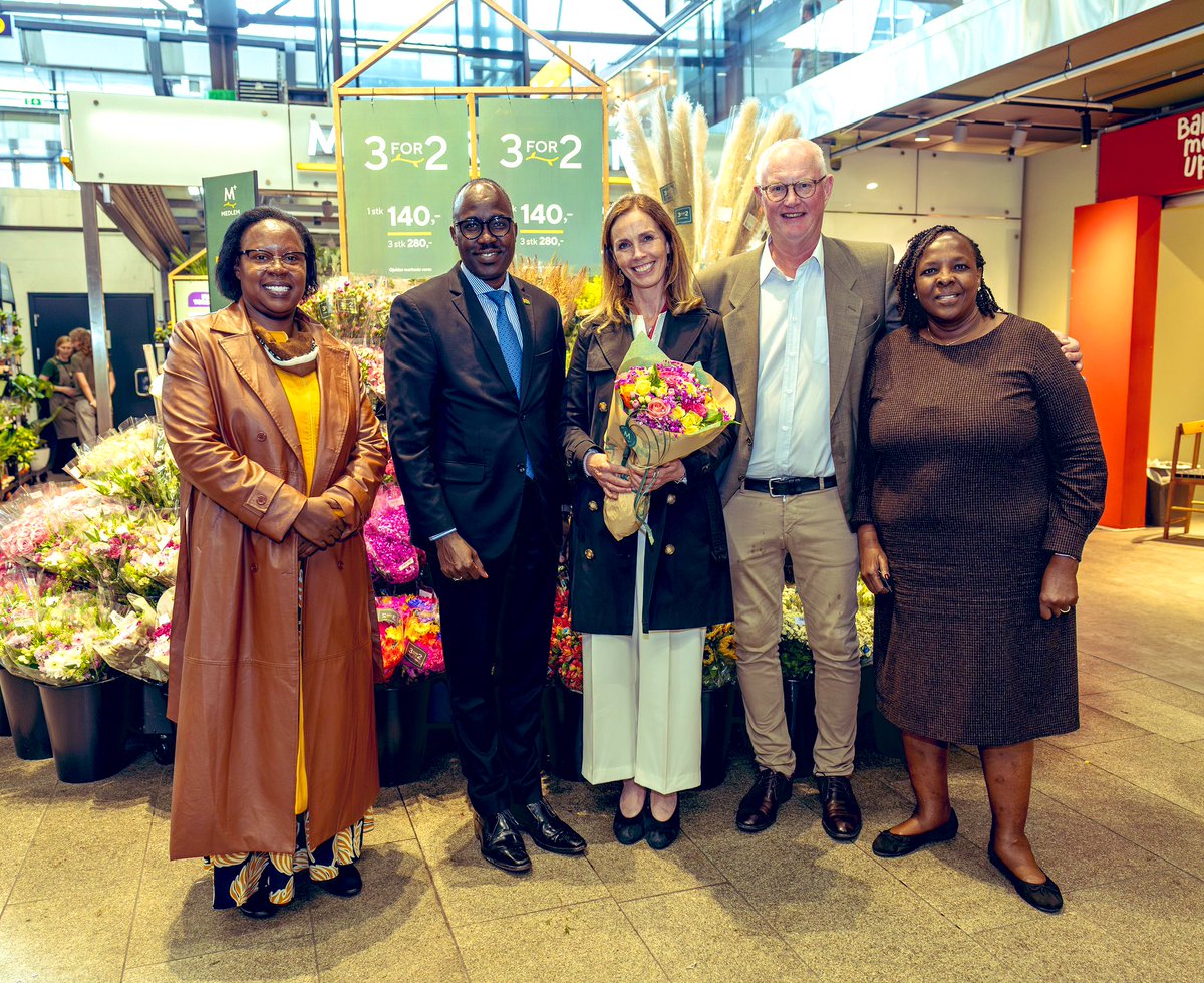 I end my Norwegian visit at Mester Gronn-the biggest importer of cut flowers from Kenya to Norway. They also import vegetables and have employed over 500 Kenyans across the value chain. Visited their stall at a metro station in Oslo Norway. We are committed to eliminating