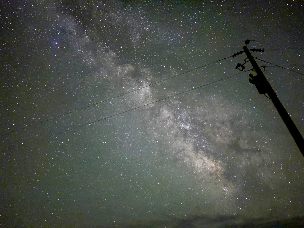 AytheaGlass's tweet photo. here’s the milky way shot on an iphone somewhere in colorado https://t.co/qbXUJQp2D0