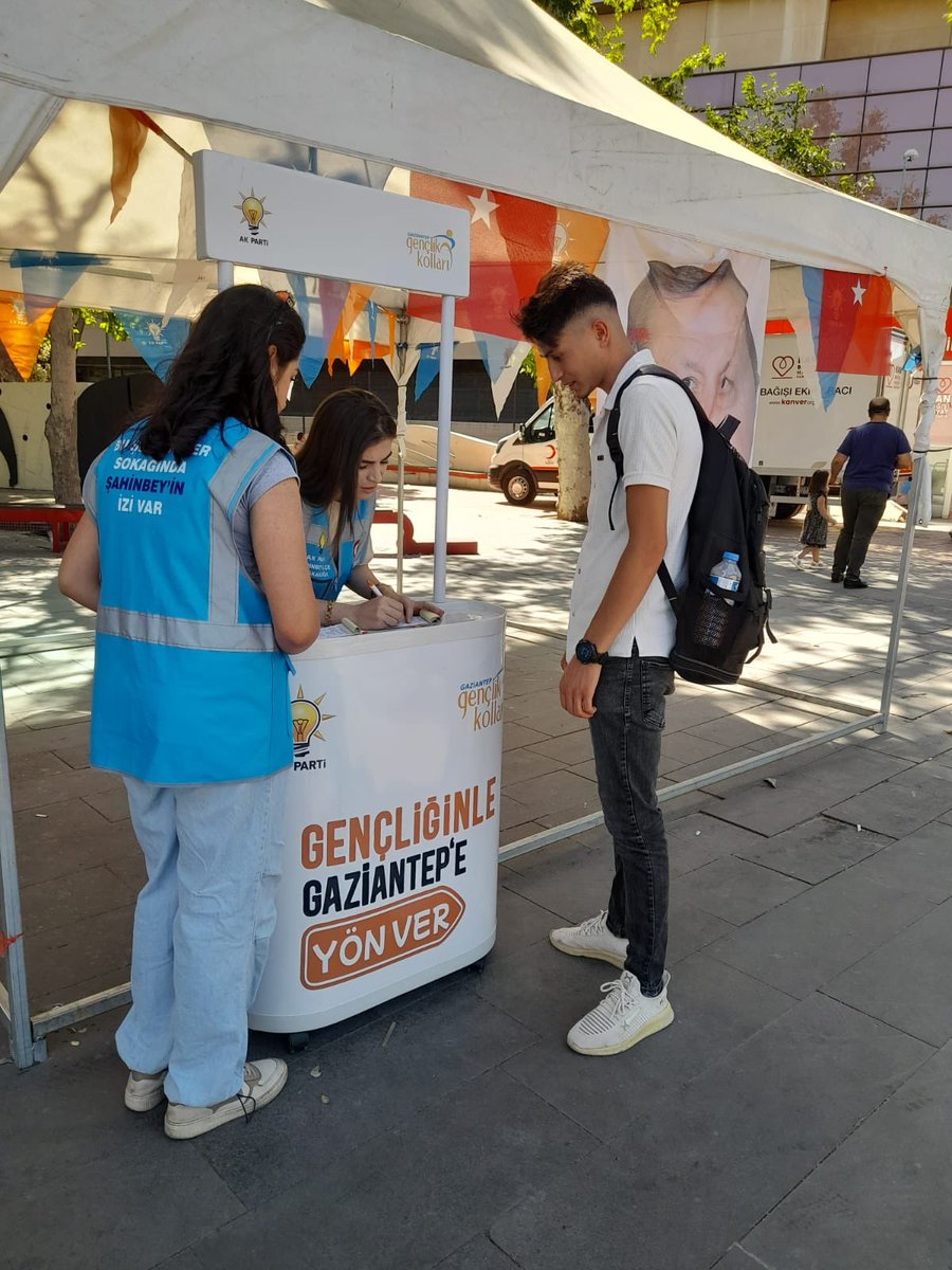 📍SANKOPARK

Şahinbey Gençlik Kolları olarak,
Bugün yine standımızın başında,
Bir dava neferinin vakarını kuşanarak,
Bir tebessümle gönüllere dokunarak,
Halkımızla el ele, yürek yüreğe idik.

Aramıza yeni kardeşler katıldı,
Sadece bir üye değil,
Bir umudu, bir meşaleyi
