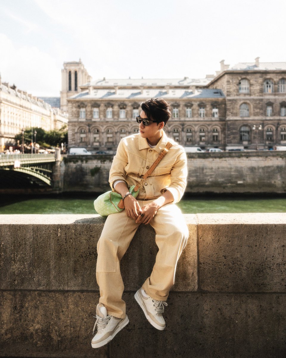 ilovehieuthuhai's tweet photo. Eyes on Paris.
From Saigon to the Seine, the anticipation builds. HIEUTHUHAI is ready for the spotlight at Louis Vuitton’s SS26 show. @LouisVuitton 
HIEUTHUHAI in Paris for LVMenSS26
#HIEUTHUHAI #HIEUTHUHAIxLVMenSS26 https://t.co/caEk1TMpIj