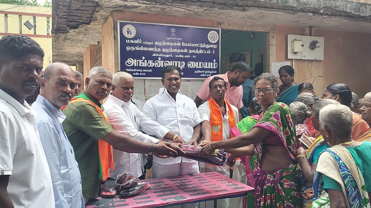 AKSaiJSaravanan's tweet photo. எனது ஊசுடு தொகுதிக்குட்பட்ட கரசூர் மற்றும் சேதராப்பட்டு ஆகிய பகுதியில்  உள்ள அங்கன்வாடி மையத்தில் சமூக நலத்துறை மூலம் முதியோர்களுக்கு வழங்கப்படும் போர்வைகள் மற்றும் காலணிகளை வழங்கினேன்.@BJP4Puducherry @BlrNirmal @blsanthosh https://t.co/N3azt4k9bF