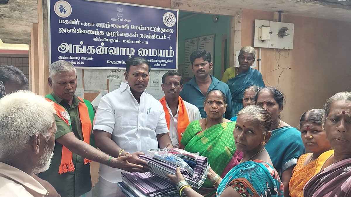 AKSaiJSaravanan's tweet photo. எனது ஊசுடு தொகுதிக்குட்பட்ட கரசூர் மற்றும் சேதராப்பட்டு ஆகிய பகுதியில்  உள்ள அங்கன்வாடி மையத்தில் சமூக நலத்துறை மூலம் முதியோர்களுக்கு வழங்கப்படும் போர்வைகள் மற்றும் காலணிகளை வழங்கினேன்.@BJP4Puducherry @BlrNirmal @blsanthosh https://t.co/N3azt4k9bF