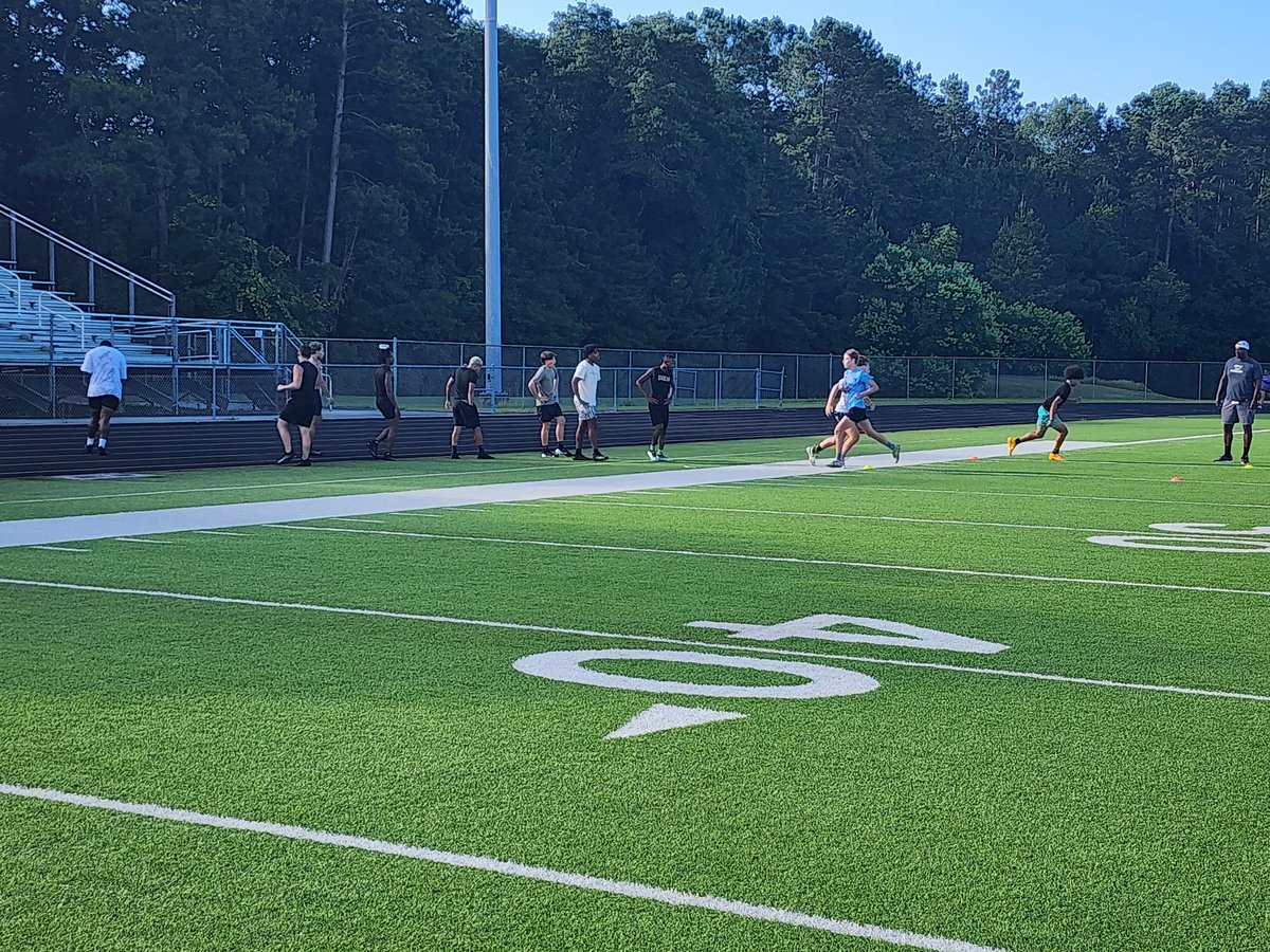 HeathClawson's tweet photo. Great start to Week 4 of SAS for the @TheVilleEagles &amp; @WoodvilleFball!! Guys are working hard. Proud of the effort &amp; grit we are seeing!
#WEmentality
#TheVilleEagl25 https://t.co/Xo5Spoy2NJ
