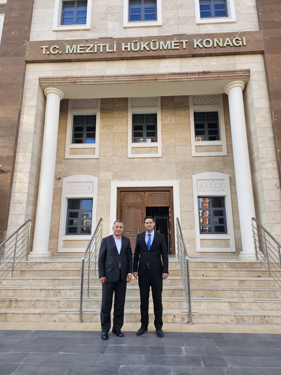 Mersin Vali Yardımcımız Sayın Kadir Okatan, emekliliğe ayrılacak olması nedeniyle gerçekleştirdiği veda ziyaretleri kapsamında Kaymakamımız Turgay Gülenç'i makamında ziyaret etti.Ziyaretten duyduğu memnuniyeti dile getiren Kaymakam Gülenç Vali Yardımcımıza teşekkür etti.