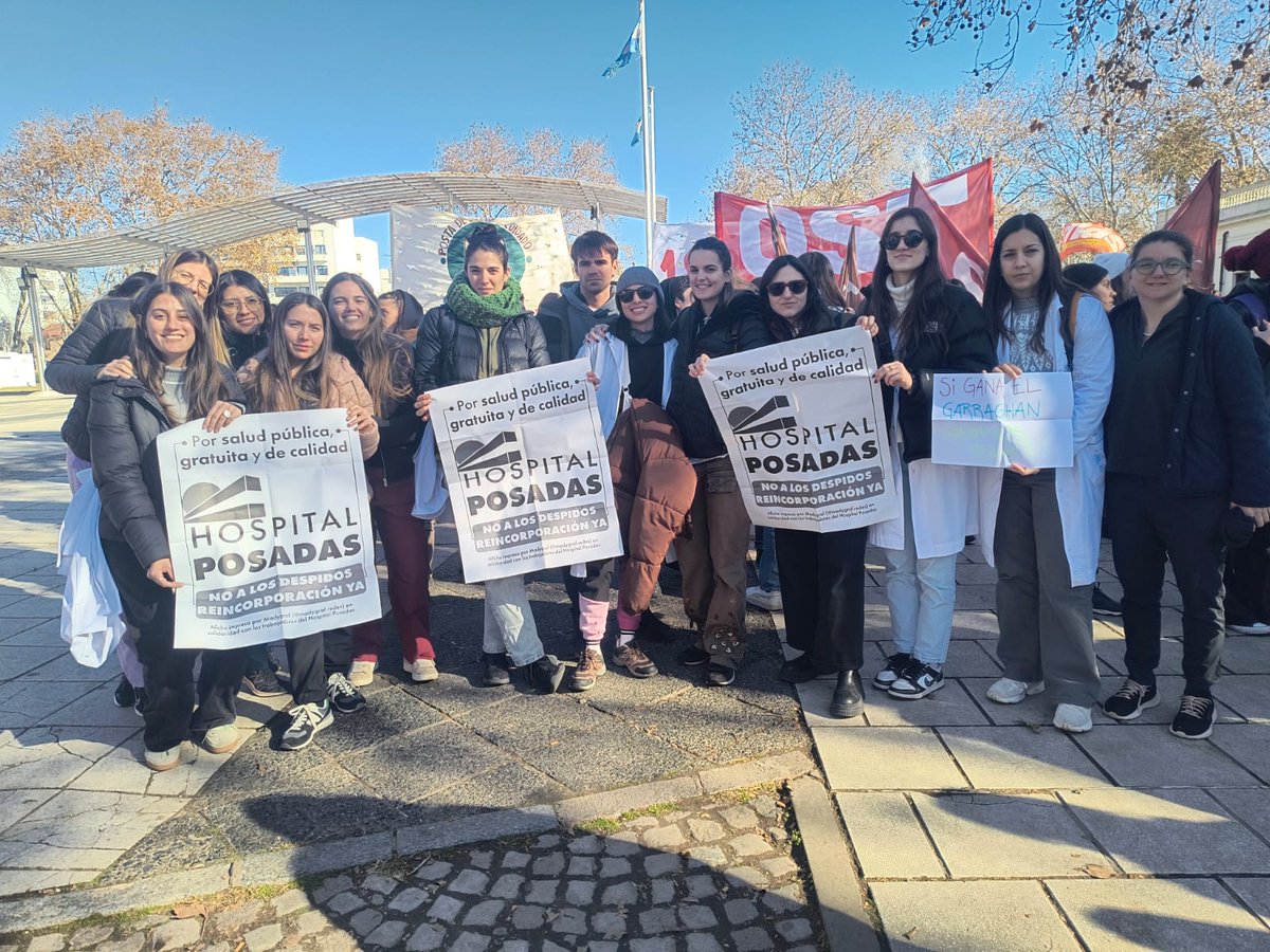 Hernand_nati's tweet photo. Residentes de los hospitales de la Provincia de Buenos Aires marchan a gobernación para exigirle a @Kicillofok aumento salarial. Desde La Matanza: Hospital Paroissien, Balestrini, Simplemente Evita y Niños de San Justo. Todo el apoyo https://t.co/CdcF62JCI6