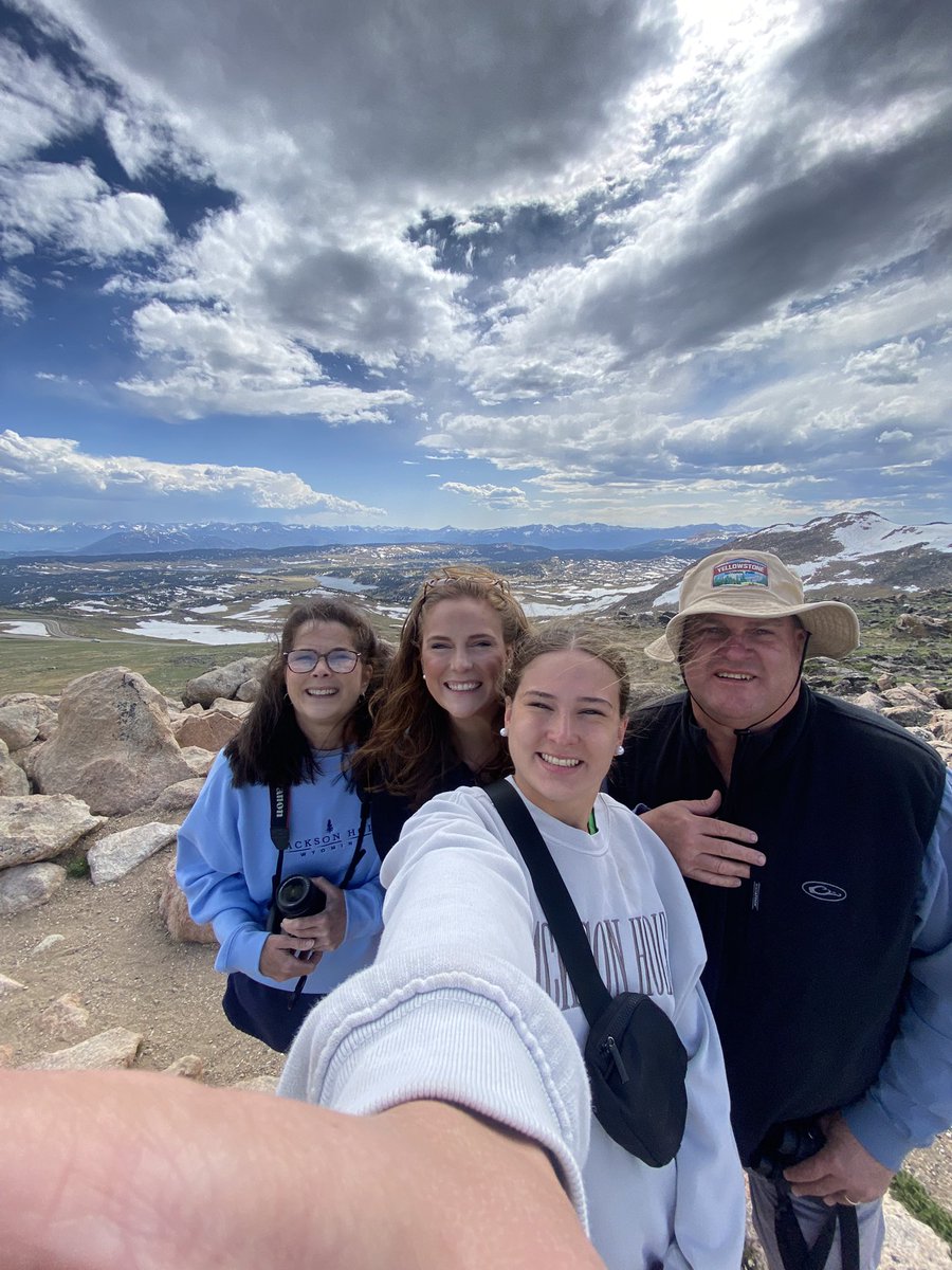 CarolineWDerby's tweet image. I’m back after a great week with my family seeing the beautiful Grand Teton National Park and Yellowstone National Park! It snowed while we were there!! I'll be anchoring @KARK4News at 12 & 4 the rest of the week! Join us!