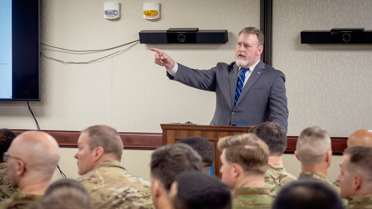 ArmyUniversity's tweet image. 1st Day of School – but make it School for Advanced Military Studies (SAMS) and some of the Department of Defenses brightest. COL Dwight D. Domengeaux Jr., 19th Director SAMS, and Mr. Kirk Dorr, Deputy Director SAMS, welcomed the incoming class of 2026.
#EducatetoWin #TeamArmyU