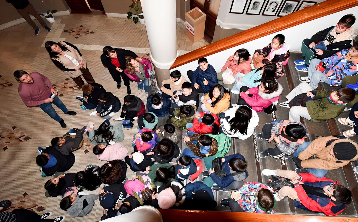 VISITA DE ESTUDIANTES DE LA ESCUELA NRO 196 DEL BARRIO LUZ Y FUERZA

Hoy recibí en el municipio, la visita de estudiantes de la Escuela N°196 del barrio Luz y Fuerza de Trelew. 

Compartimos un lindo encuentro en el que me hicieron preguntas y recorrieron las diferentes