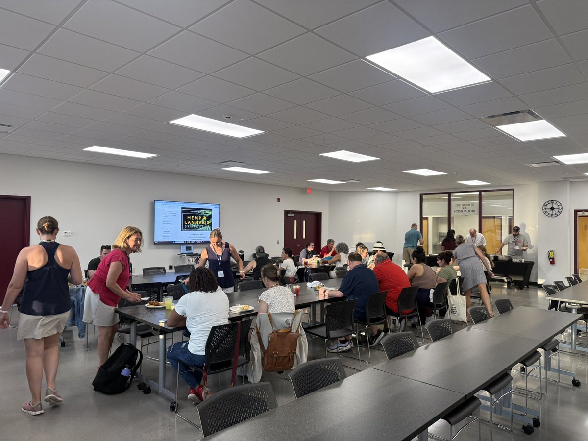 JoseLemePhD's tweet photo. 🏃♂️➡️✈️ I literally ran straight from the Marion airport to the SIU campus to give a tour of our Cannabis Biology and Cultivation Systems research facilities to over 30 high school counselors!
🚌🪴Grateful to be part of the 2025 IACAC Bus of Fun tour. #thisissiu https://t.co/GpH4FbezsJ