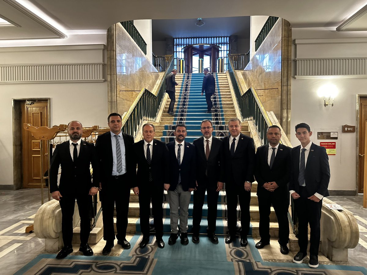 ertugkocacik's tweet photo. Gazi Meclisimizde ziyaretimize gelen, kurucu üyesi olduğum Sakarya Rumeli Balkan Kültür ve Dayanışma Derneği Başkanı Aytaç Demirci ve yönetim kurulu üyeleri Emrah Yolaç, Adnan Gül, Yusuf Demirci ve Yavuz Dikmen’e nazik ziyaretleri için teşekkür ediyoruz. https://t.co/bBAbizBjgt
