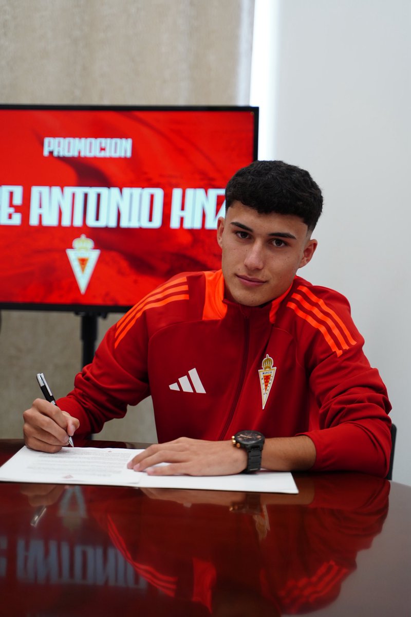 JUVENIL DH REAL MURCIA | 🆙 

🚀 𝗝𝗢𝗦𝗘́ 𝗔𝗡𝗧𝗢𝗡𝗜𝗢 𝗛𝗘𝗥𝗡𝗔́𝗡𝗗𝗘𝗭 promociona al Juvenil A 

⚡️ Lateral derecho que viene de hacer una gran campaña en el Juvenil B de Liga Nacional 

ℹ️ realmurcia.es/jose-antonio-h…

🙌 ¡Enhorabuena! 
#CanteraGrana