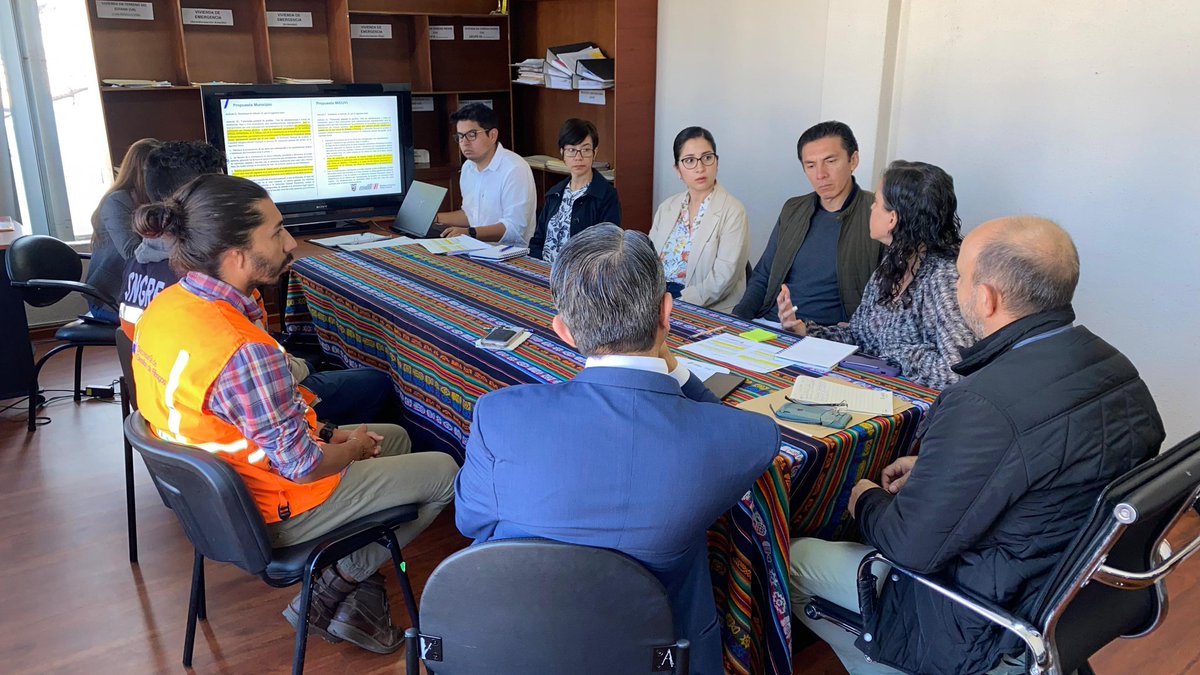 goberazuay's tweet image. 🏠 Trabajamos por las familias damnificadas de #Paccha y #Ricaurte.

Junto al Viceministro de @ViviendaEc, el Gobernador @x_bermudez_l, @Riesgos_Ec y @RiesgosCuenca, avanzamos en soluciones urgentes para reubicar a las familias afectadas por la emergencia en esta zona.