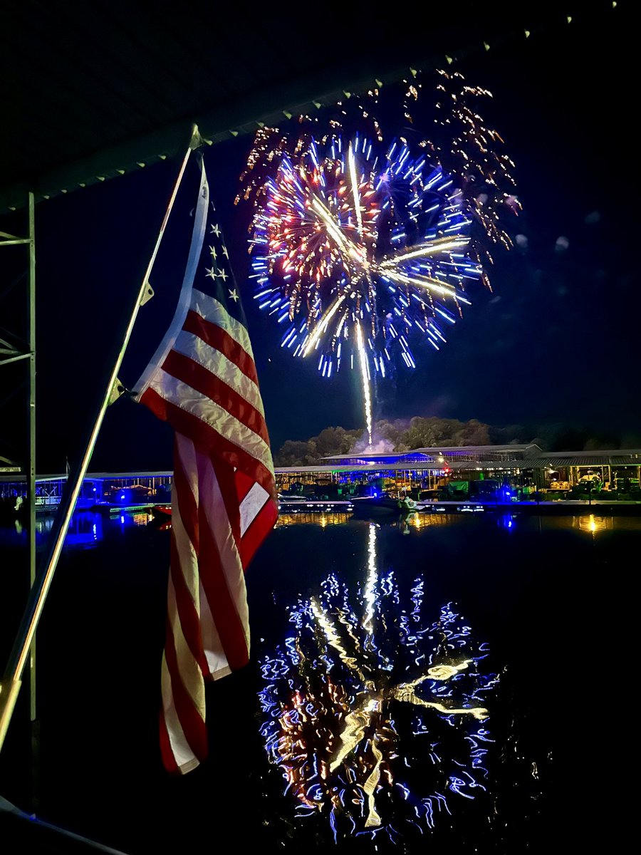 Happy Fourth of July from #KYStateParks!
Wishing everyone a safe, fun, and memorable Independence Day—whether you’re enjoying fireworks by the lake, grilling with family, or exploring the great outdoors. Thank you for spending your holiday with us!
📷 : Gina Noffsinger
#NewKYHome