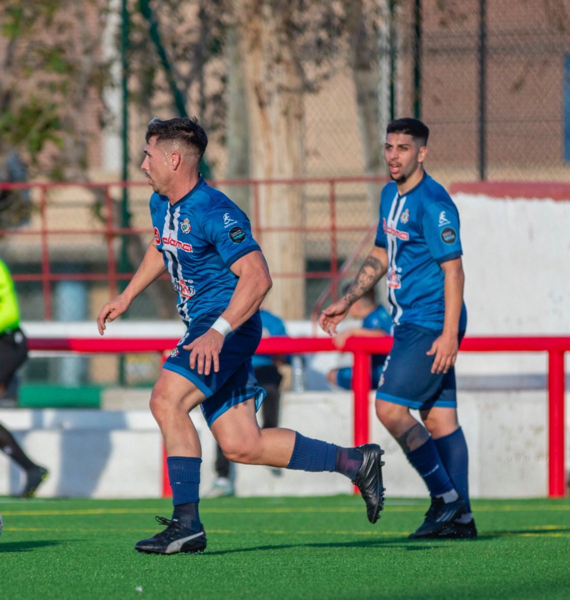 Nacional10x's tweet photo. Preferente Autonómica

 Se zanjan los rumores y se preserva la palabra del futbolista en pos de una oferta que no se ajustaba a la realidad. Claudio seguirá liderando junto con Adri Oca la medular de la UD Algezares. https://t.co/h5YkLlCNRY