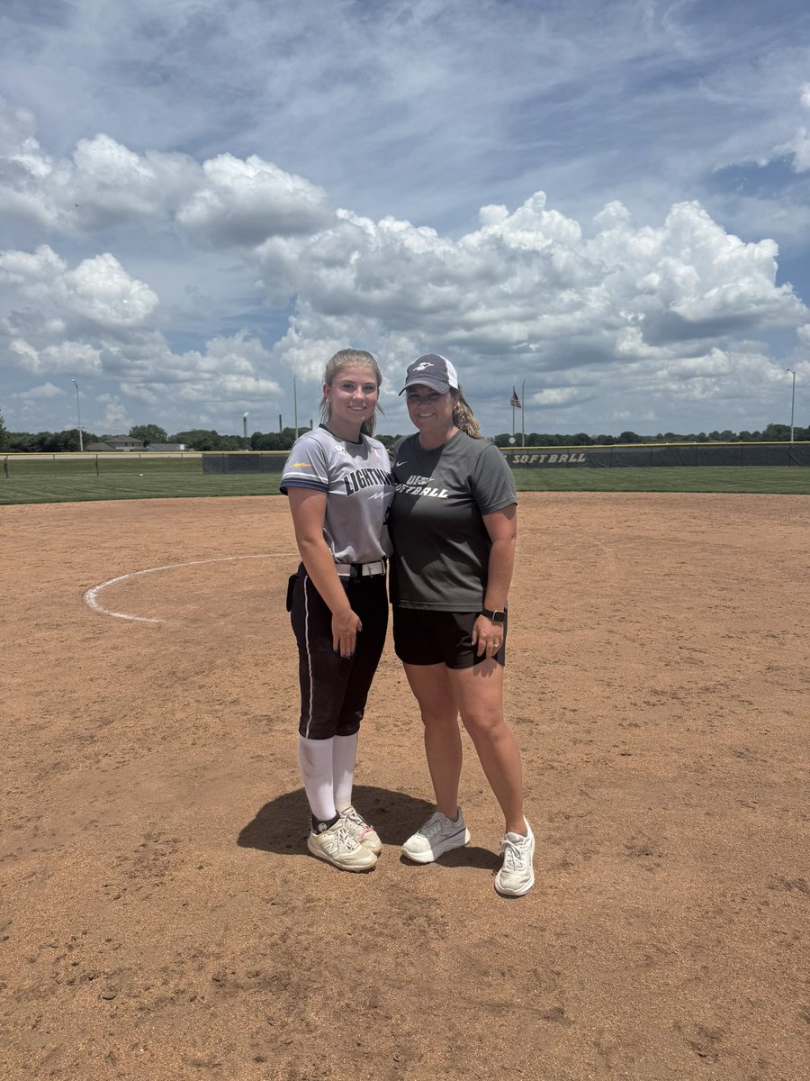 Thank you <a href="/UIS_Softball/">UIS Softball</a>, <a href="/CoachShannonG19/">Shannon Guthrie</a>, and all the UIS players for putting on a great camp today. I loved being able to showcase my skills and talk one on one with coaches and players. Go Stars! ⭐️
