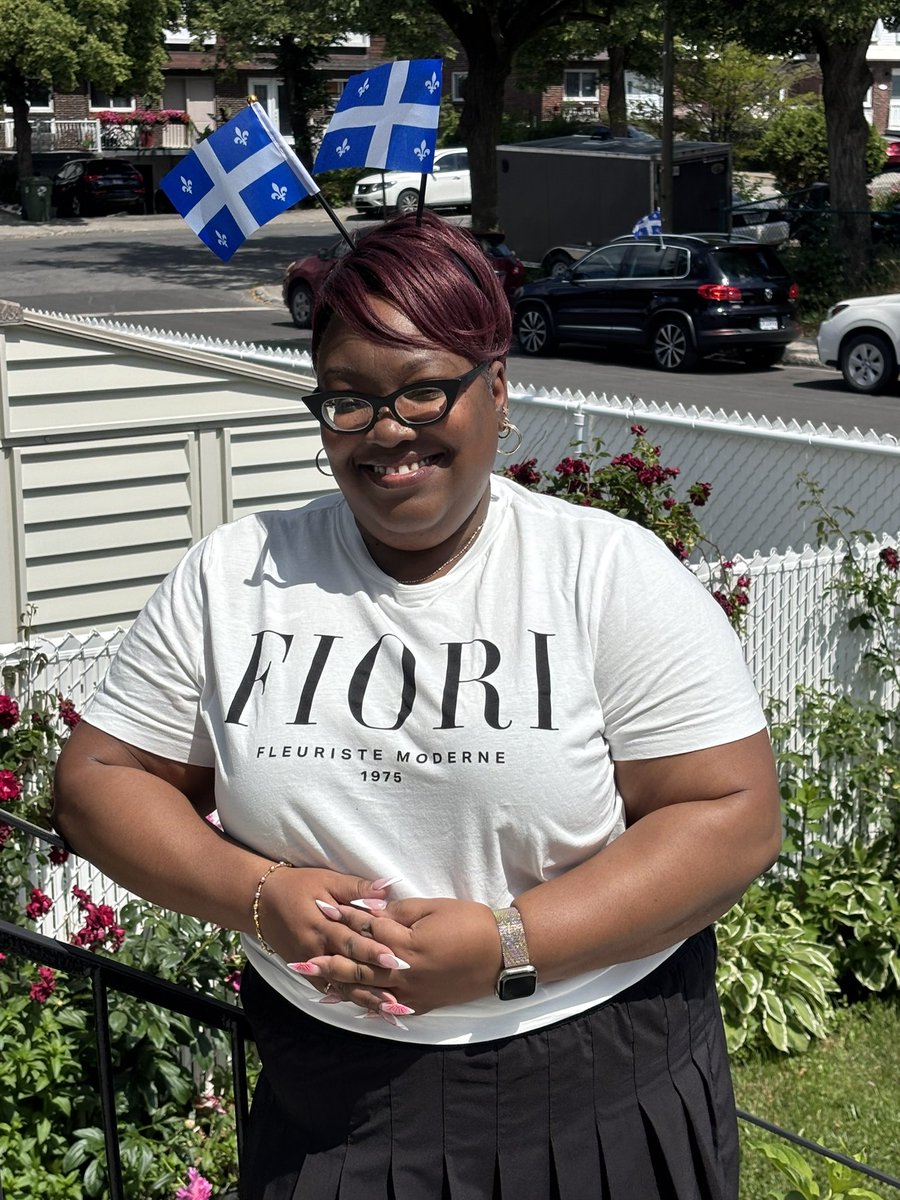 Chatelim's tweet image. En ce jour de la fête nationale du Québec, j’arbore le seul et unique drapeau cher à mon cœur. Bonne Saint-Jean ensoleillée à tous mes compatriotes! 😁