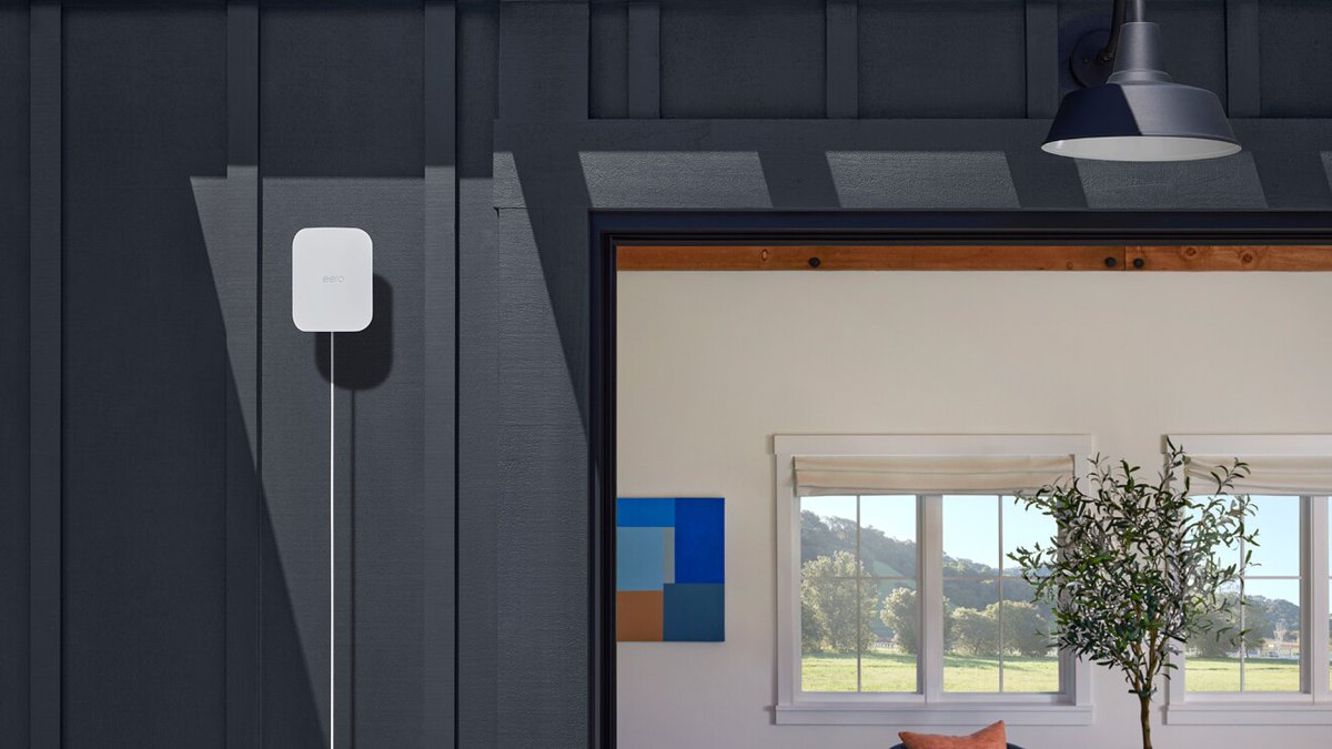 panos_panay's tweet image. We talk about customers being the inspiration for everything we do and the @geteero team really took that to heart. 😊
You let us know you wanted Wi-Fi that reaches the far corners of your backyard and the team built an eero that can survive a rain storm, heat wave, and and…