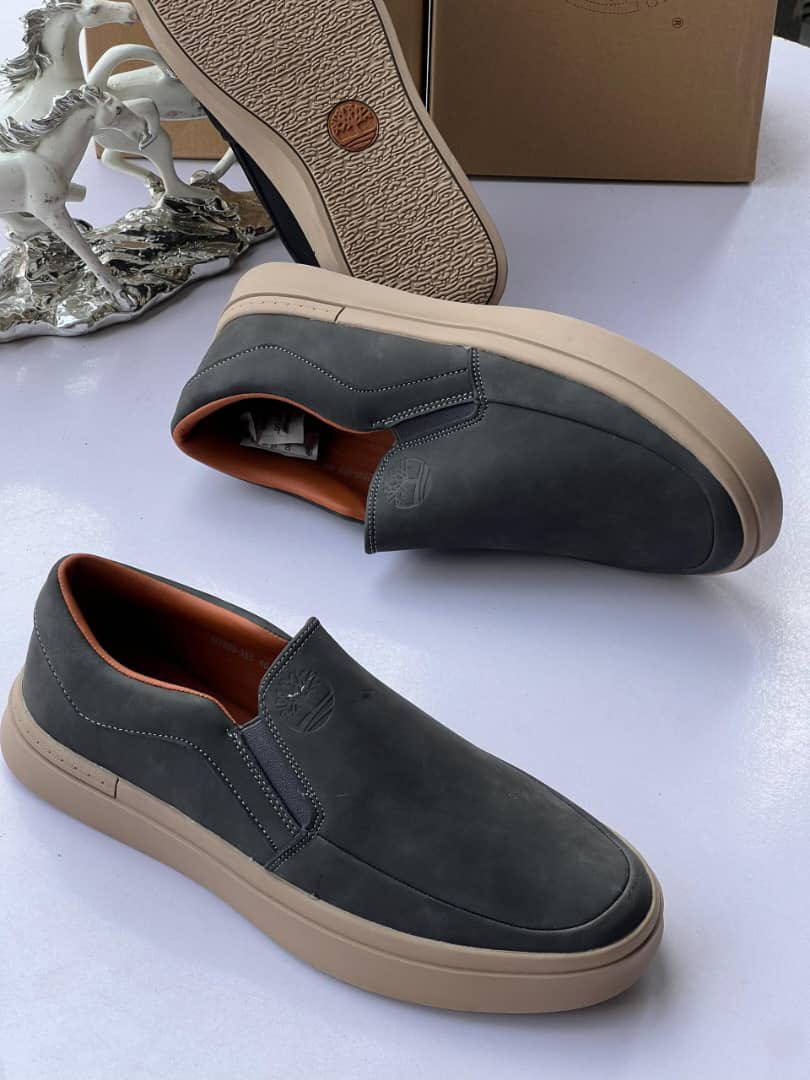 Timberland 
Original quality 
Black  size 40 to 46
Ash size 42 to 46
Price 31,000
Kaduna
Can be delivered anywhere 🚚