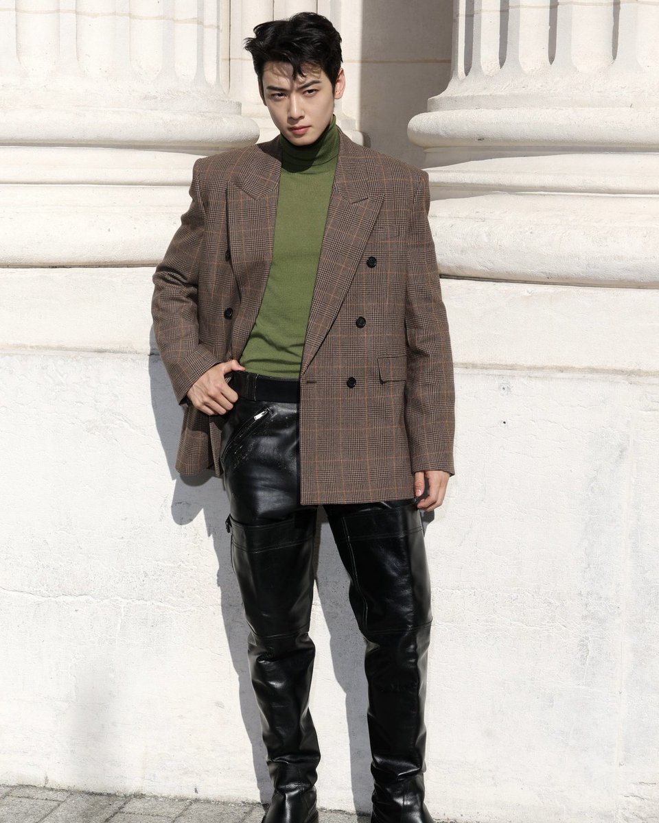 cewpics's tweet image. Cha Eunwoo at the YSL Men’s Spring/Summer 2026 show in Paris

CHA EUNWOO FOR SAINT LAURENT SS26
#차은우 #CHAEUNWOO #SaintLaurent
#SaintLaurentSS26XChaEunwoo