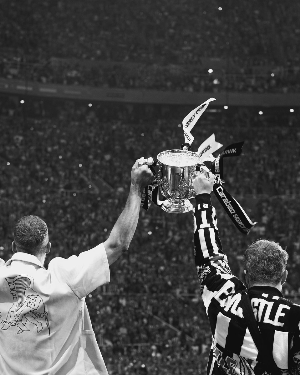 SamFenderUPDTS's tweet photo. For the history books @samfendermusic @nufc https://t.co/kRtUFaUXtR